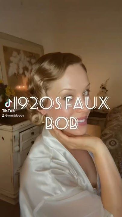 Heatless 1920s faux bob hairstyle #vintagehair #1920shair #heatlesshairstyles How To Faux Bob Hair, 1920s Gatsby Hair, 1920s Hairstyles For Medium Length Hair, Long Hair Flapper Hairstyles, 1920s Hair For Long Hair, Roaring 20s Long Hairstyles, 1920s Hair Tutorial Easy, 20s Short Hair, Diy 1920s Headband