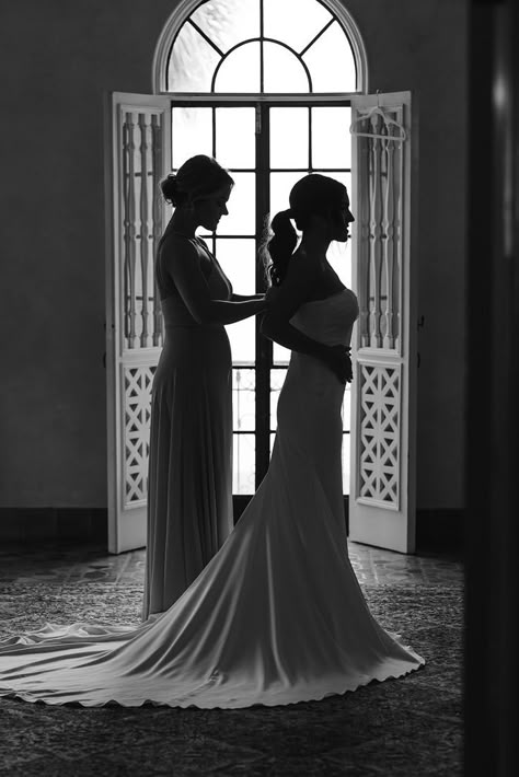 Bride And Nephew Pictures, Photoshoot Inspo Wedding Photography, In The Moment Wedding Photos, Wedding Photo Inspiration Bridesmaids, Fairytale Wedding Photos, Wedding Day Poses Picture Ideas, Wedding Day Pictures Must Have, Bridal Photoshoot Poses, Wedding Inspo Pictures