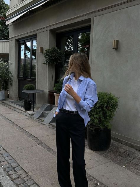 Business Casual Summer, Minimal Outfit, Blue Outfit, 가을 패션, Casual Trousers, Outfit Casual, Spring Summer Outfits, Styl Vintage, Summer Nights