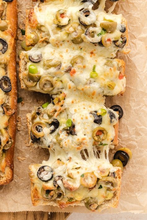 Indulge in this irresistible olive cheese bread recipe. Perfect as a party appetizer or a side dish for your favorite main course. Olive Cheese Bread Recipe, Olive Cheese Bread, Jam Toast, Dessert Waffles, Cheese Bread Recipe, Bacon Sausage, Cheesy Bread, Bread Serving, Party Appetizer