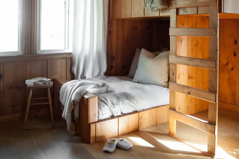 Inside Leanne Citrone’s Cozy Arrowhead Cabin Southwest Mountain Cabin Decor, Small Cabin Interiors, Scandinavian Cabin, Cabin Remodel, Custom Bunk Beds, Cabin Interior Design, Modern Bunk Beds, Bear Cabin, Tipi Tent