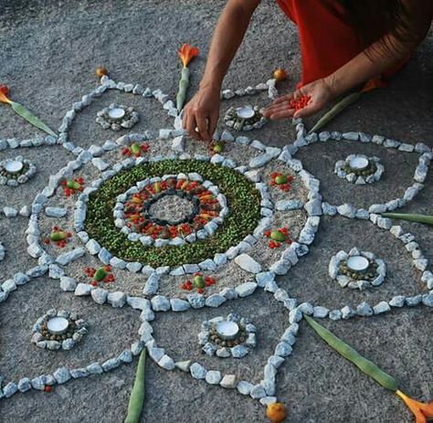 Earth Mandala Art, Nature Altar, Natural Mandala, Earth Altar, Nature Mandala, Sacred Circle, Meditation Garden, Baby Blessing, Women's Circle