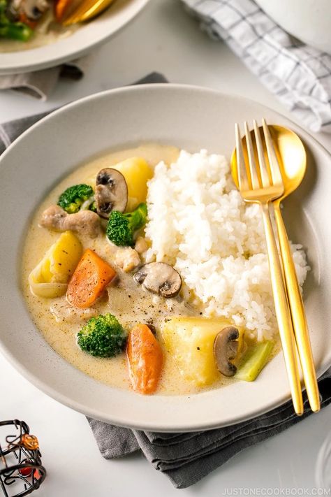 Japanese Cream Stew, Portuguese Plates, Cream Stew, Healthy Japanese Recipes, Just One Cookbook, Japanese Dinner, Easy Japanese Recipes, Japanese Recipes, Japanese Cooking