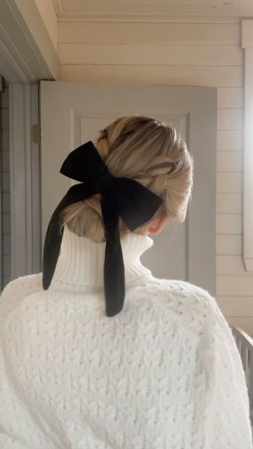 Christmas Updo, Holiday Hairstyles Easy, Holiday Updo, Thanksgiving Hairstyles, Short Hair Updo Tutorial, Bow Ponytail, Easy Updo Hairstyles, Bow Hairstyle, Christmas Hairstyles