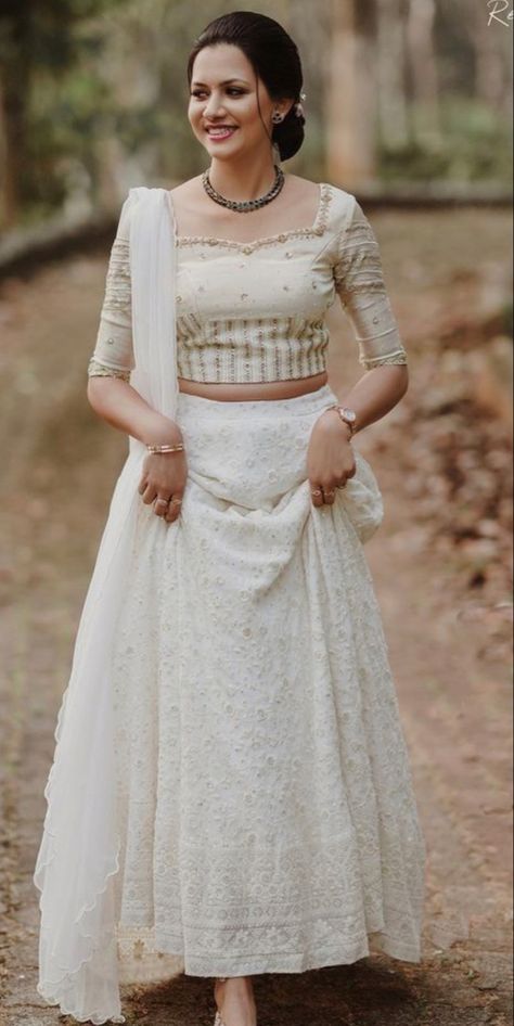 Kerala Style Skirt And Top For Engagement, White Lehanga Ideas, Traditional Dresses Kerala Style, Madhuram Veppu Dress Christian, Bethrotal Dress, Kerala Style Engagement Dress, Kerala Engagement Dress Hindus, Kerala Engagement Dress Hindus Couple, Kerala Style Skirt And Top