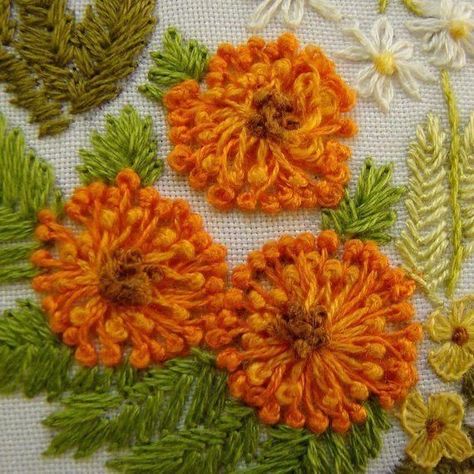 Marigold Embroidery, Brazilian Embroidery Patterns, Brazilian Embroidery Stitches, Sulaman Pita, Dimensional Embroidery, Felt And Embroidery, Embroidery Tips, Floral Embroidery Patterns, Wool Embroidery