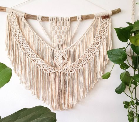 Nellie - large macramé wall hanging / macramé tapestry made from all natural materials in natural tones on driftwood with raw crystal Curtains Boho, Bohemian Macrame, Macrame Tapestry, Chic Wall Art, Beige Wall, Beige Wedding, Macrame Boho, Woven Tapestry, Large Macrame Wall Hanging