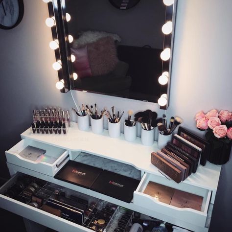 ig: paigeelainemua Rangement Makeup, Diy Makeup Vanity, Organizer Ideas, Diy Vanity, Vanity Room, Vanity Design, Glam Room, Lots Of Makeup, Makeup Rooms