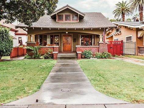 1910 Craftsman For Sale In Riverside California Bungalow House Design Floor Plan, Boho Craftsman Home, California Craftsman Exterior, Craftsman Cottage Exterior, Modern Craftsman Exterior, California Craftsman Bungalow, Jennifer Lane, Wash Bed Sheets, San Sequoia