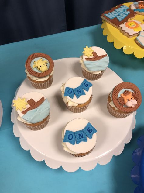 Noah’s Ark Cupcakes, Noah S Ark, First Birthday Decorations, Noahs Ark, Easy Cake, Christening, Birthday Decorations, First Birthdays, Cake