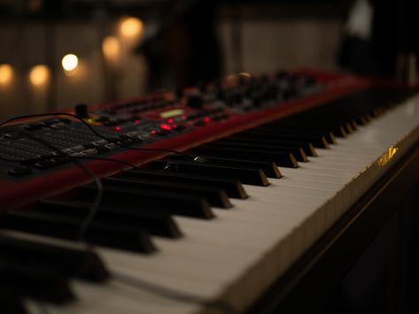 Red Piano, Groningen Netherlands, Pc Desktop Wallpaper, White Piano, Musician Photography, Au Ideas, Music Backgrounds, Piano Keys, Music Images