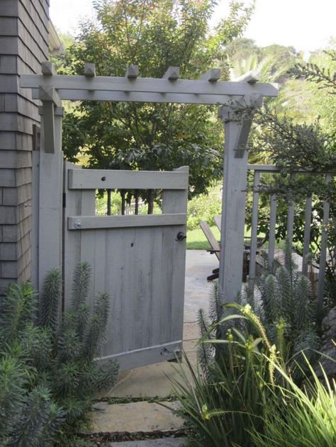 Love the trellis! Garden Secrets: What a Landscape Architect Plants at Home Gardenista Backyard Gates, Garden Gates And Fencing, Garden Gate Design, Wooden Gate, Budget Garden, Cottage Garden Design, Garden Arbor, Backyard Fences, Fence Gate