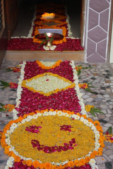 Bride Home Entry Ideas, Baby Entry At Home Decoration, Bride Welcome Decoration At Home Indian, Gruhpravesh Decoration, Gruh Pravesh Decoration, Welcome Baby Decoration Ideas At Home With Flowers, Welcome Rangoli With Flowers, Bride Welcome Decoration At Home, Baby Welcome Decoration Home Indian