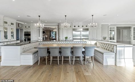 Grand Kitchen Design, Banquette Island, Kitchen Island With Booth Seating, Grand Kitchen Luxury, Kitchen Island Booth, Mansion Kitchen, Kitchen Dining Room Combo, Open Plan Kitchen Dining Living, Large Open Plan Kitchens