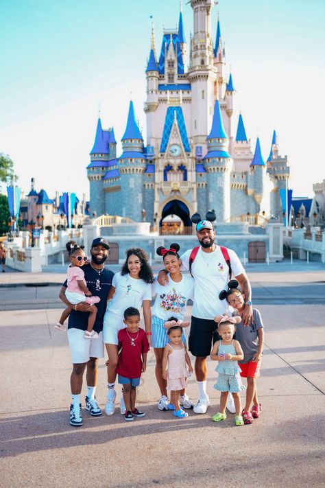 Disney World Black Family, Disney Family Trip Aesthetic, Family Trip Ideas, Friend Trips, Family Disney Outfits, Family Core, Manifesting Miracles, Cash Cow, Paris Family