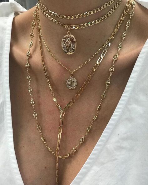 Sade Aesthetic, Greek Aesthetic, Aesthetic Jewellery, Pinterest Jewelry, Accesories Jewelry, Gold Aesthetic, Pearl Jewelry Necklace, Hippie Chic, Jewelry Gold