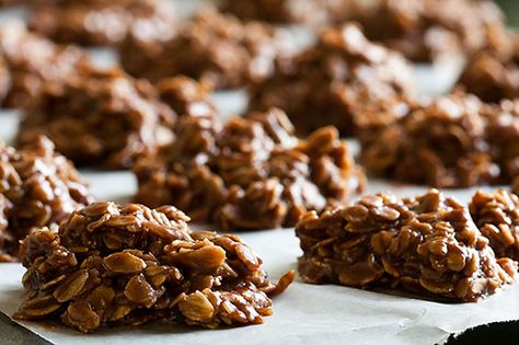 Chocolate…  Oatmeal…  Peanut butter…  (A little more butter…)  And no oven required. Nutella Oatmeal, Life In The Lofthouse, Oatmeal No Bake Cookies, Easy No Bake Cookies, Chocolate Oatmeal Cookies, Peanut Butter No Bake, Nutella Cookies, Baking Recipes Cookies, Chocolate Oatmeal