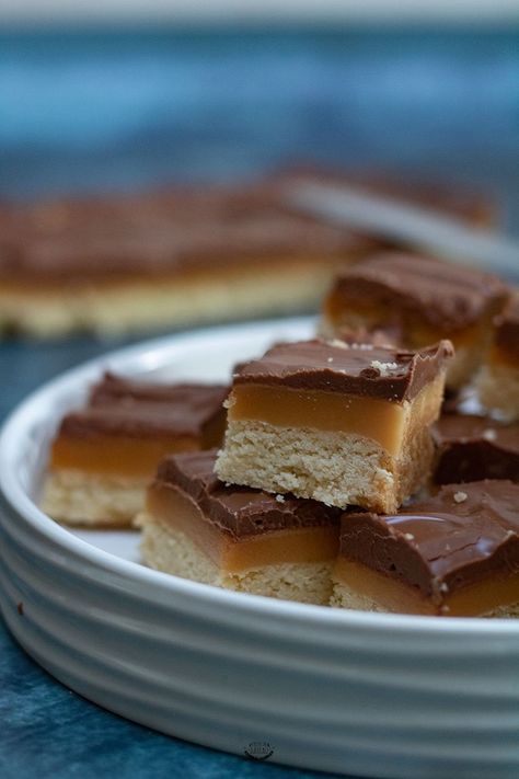 Millionnaire shortbread - Recette gâteau millionnaire Christmas Baking Easy, British Bake Off Recipes, Bake Off Recipes, Short Bread, Caramel Fudge, British Bake Off, Xmas Food, Everyday Meals, Polish Recipes