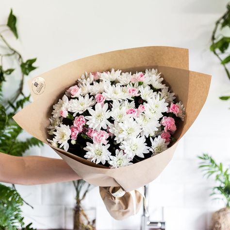 Chrysanthemum Growing, Flowers Chrysanthemums, Chrysanthemum Bouquet, Filler Flowers, Luxury Flower Bouquets, Soil Texture, Life Flower, White Chrysanthemum, Elegant Bouquet