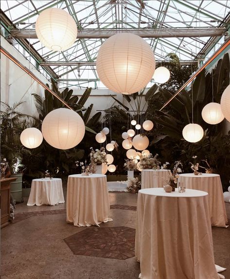 Paper Lantern Wedding Decor, Wedding Paper Lanterns, Table Wedding Decorations, Paper Lantern Wedding, Paper Lanterns Wedding, Color Lights, Surprise Wedding, Wedding Lanterns, Landscaping With Large Rocks