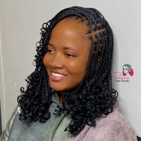 Short Curly Box Braids For Black Women, Short Box Braids For Black Women, Medium Box Braids Hairstyles For Black Women, Short Braids With Curls At The End, Short Knotless Box Braids, Short Knotless Braids, Hair Braid Patterns, Cornrows Braids For Black Women, Short Box Braids Hairstyles