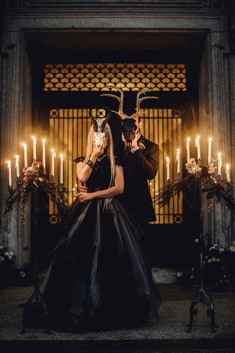 Wedding Ideas Venues, Gothic Wedding Ideas, Victorian Gothic Wedding, Wiccan Wedding, Dark Romantic Wedding, Gothic Wedding Theme, Dark Wedding Theme, Pagan Wedding, Goth Wedding