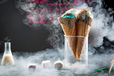 Nitro Ice Cream, Nitrogen Ice Cream, Liquid Nitrogen Ice Cream, Ice Cream Lab, Food Truck Desserts, Ice Cream Pictures, Liquid Nitrogen, Snack Video, Simple Nutrition