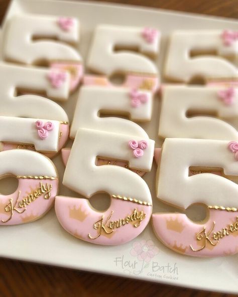 Gaby on Instagram: “💕🌸💕🌸#birthday #somebodyturns5 Lovethese#birthdaygirl#five#partyfavor#custommade#princess#flowers#flourbatchcustomcookies #mobileal#” Her Royal Fiveness Birthday Cookies, Hi Five Birthday Cookies, Princess Biscuits, Number 5 Cookies Decorated, Princess Party Cookies, Five And Fabulous Birthday Party Ideas, Princess Sugar Cookies, Princess Cookies Decorated, Disney Princess Cookies