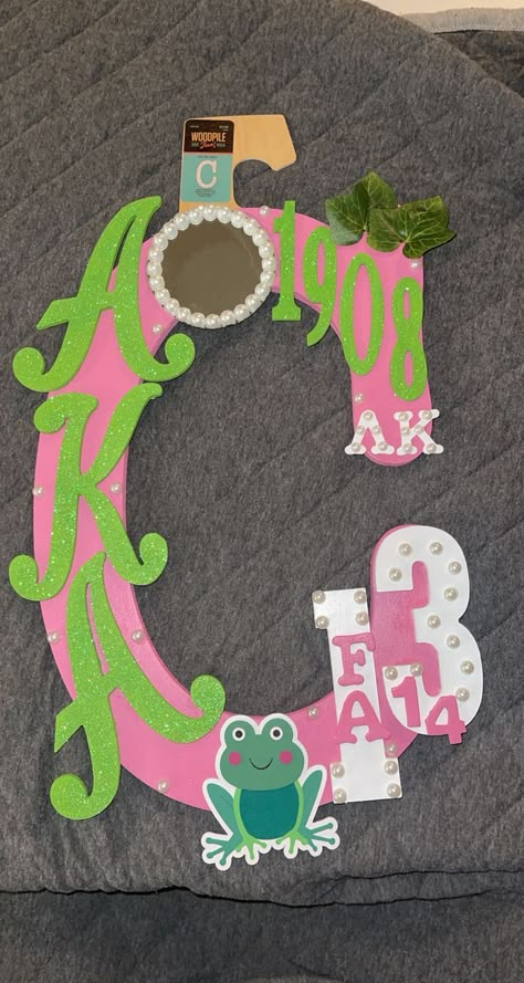 Aka Paddles Alpha Kappa Alpha, Aka Crossing Gifts, Aka Paddle Ideas, Sorority Gifts Diy, Alpha Kappa Alpha Founders, Black Sisterhood, Greek Board, Aka Pictures, Aka Gifts