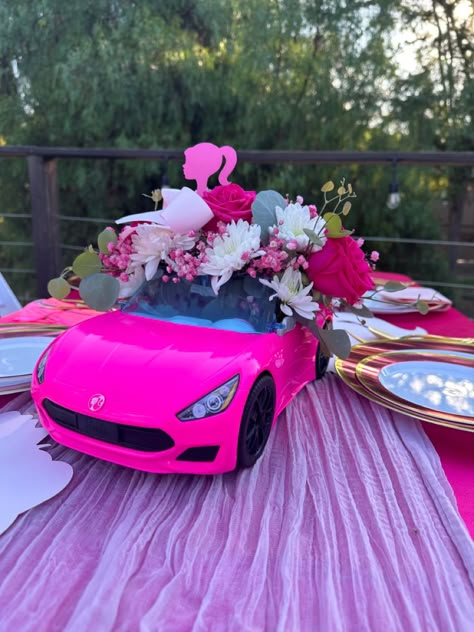 Barbie Car Centerpieces Ideas, Barbie Car Flower Arrangement, Simple Barbie Centerpieces, Barbie Car Centerpiece, Barbie Car Decoration, Pink Cadillac Theme Party, Barbie Car Floral Arrangement, Barbie Table Centerpiece, Barbie Centerpiece