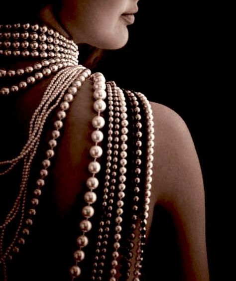 Body Chains, Harpers Bazaar, Black Pearl, Dress Code, Mother Of Pearl, Beautiful Jewelry, Chain, Beauty, Quick Saves