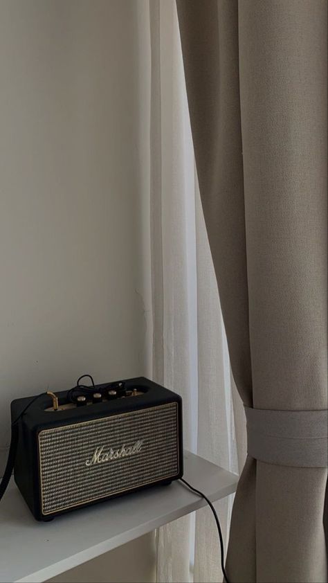 Aesthetic Speaker, Bedroom Speakers, Nyc Rooms, Room Speakers, Vintage Photo Editing, Island Life Style, College Room, Aesthetic Lifestyle, Music Accessories