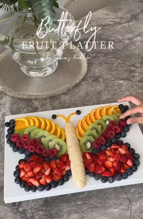 Jungle Fruit Tray, Butterfly Fruit Platter, Fruit Platter For Kids, Girly Baby Shower Themes, Salad Presentation, Happy Fruit, Fruit Platter Designs, Amazing Food Decoration, Charcuterie Inspiration