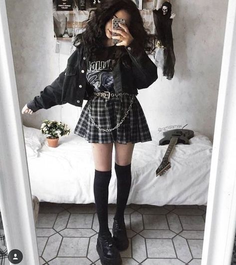 Aesthetic Outfits Skirt, Skater Aesthetic Outfits, Soft Grunge Outfits, Outfits Skirt, Outfit For Work, Soft Grunge Aesthetic, Skater Aesthetic, Wardrobe Tips, Outfits Chic