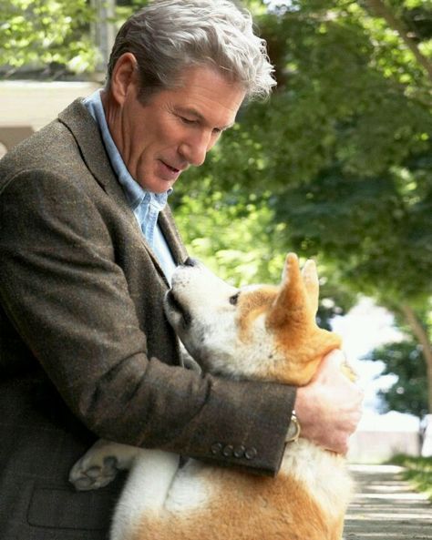 Hachi    Richard Gere....I have never cried so much and still cry thinking about this movie! Hachiko Movie, Hachiko Dog, Hachiko A Dog's Story, Hachi A Dogs Tale, A Dog's Tale, Celebrity Dogs, Japanese Akita, Beau Film, Dog Movies