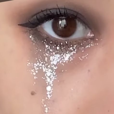 Glitter Undereye Makeup, Grunge Glitter Makeup, Kim Possible Lip Makeup, Tired Makeup Look Under Eyes, Crying Glitter Makeup, Under Eye Glitter, Glitter Under Eye, Undereye Glitter, Glitter Tears Makeup