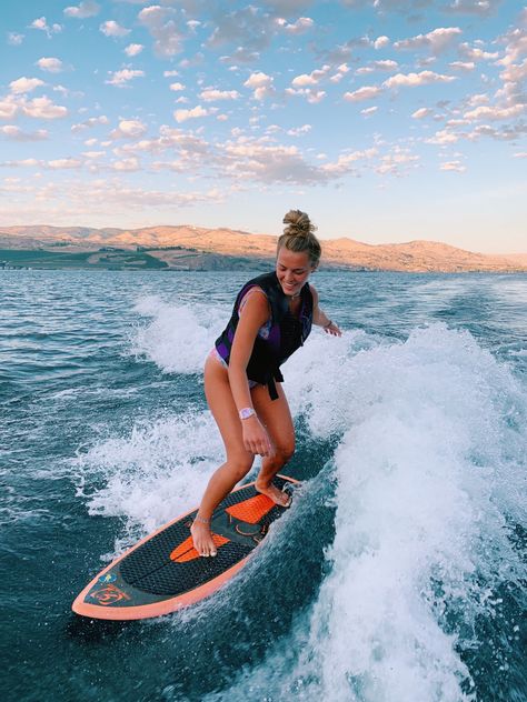 Boat Surfing, Wakesurfing Aesthetic, Lake Days Aesthetic, Surfing Aesthetic, Boat Pics, Summer Picture Poses, Summer Lake, Lake Pictures, Surfing Pictures