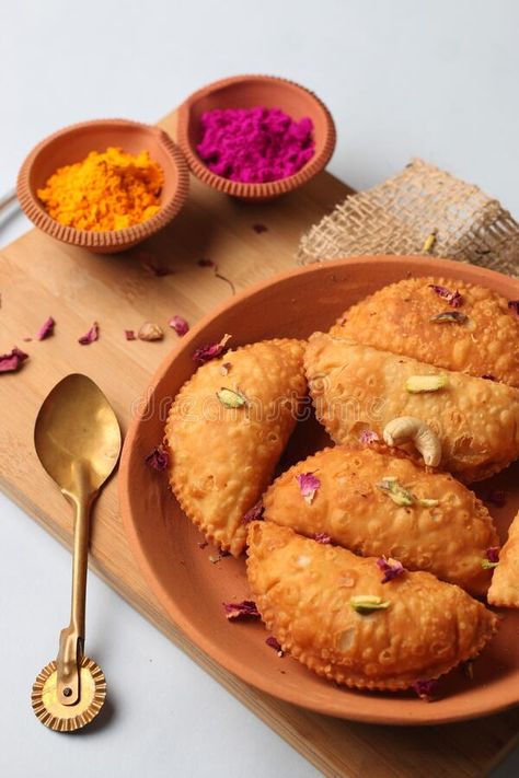 Popular Holi Snack known as Karanji or Gujia is Served on earthen platter. Holi #Sponsored , #AFFILIATE, #Paid, #Holi, #Karanji, #earthen, #Snack Holi Food, Platter Decoration, Food Platter, Food Concept, Food Platters, Tater Tot, Almond, Snacks, Festival