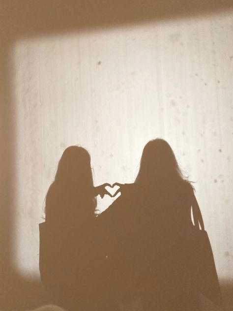 Sisters Faceless Aesthetic, Female Friendship Aesthetic Faceless, Twin Sisters Aesthetic Faceless, Two Sisters Aesthetic Faceless, Sister Silhouette, Sister Aesthetic Pictures, Blonde And Brunette Best Friends Aesthetic Faceless, Sisters Silhouette, Sky Photography Nature