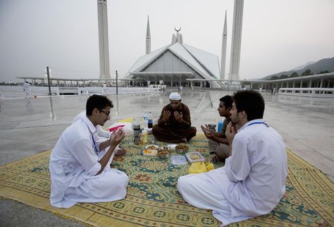 Pakistani Muslims pray before breaking their fast during the holy month of Ramadan at Faisal mosque in Islamabad, Pakistan, Wednesday, July 8, 2015. Muslims across the world are observing the holy fasting month of Ramadan, where they refrain from eating, drinking and smoking from dawn to dusk. (Photo by B. K. Bangash/AP Photo) www.cografyam.net Faisal Mosque, Month Of Ramadan, Muslim Family, Islamabad Pakistan, Ramadan, Pakistan, Funny