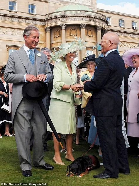 How royal garden parties always steal the show: From the Queen being heard saying Chinese aides were 'very rude' in 2015 state visit... to Kate and Sophie's coordinated ensembles - as the King attends party at Buckingham Palace | Daily Mail Online Buckingham Palace Garden Party, Royal Garden Party, Buckingham Palace Gardens, Postman Pat, Gavin And Stacey, Party Queen, Princess Alice, Palace Garden, Royal Garden