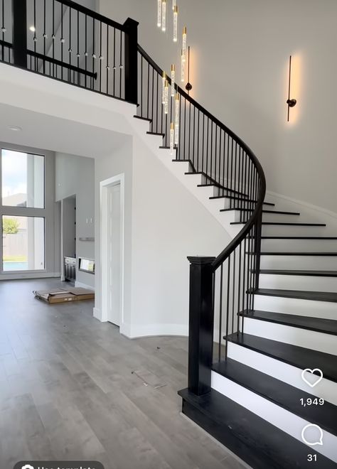 Stairs color inspo White And Black Stairs, Black White Stairs, Black And White Staircase, Black And White Stairs, Black Staircase, Upstairs Hallway Ideas, Interior Stair Railing, Staircase Interior Design, Stairs Renovation