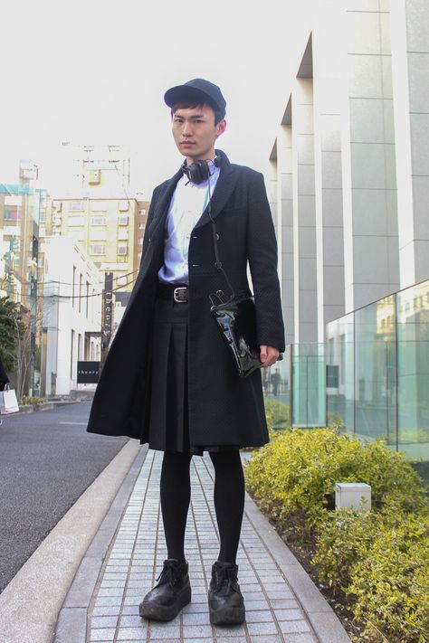 Boys on the street  Image from Fashionsnap.com Mode Queer, Cloud Fashion, Non Binary Fashion, Genderqueer Fashion, Boys In Skirts, Guys In Skirts, Klaus Hargreeves, Men Wearing Skirts, Gender Fluid Fashion