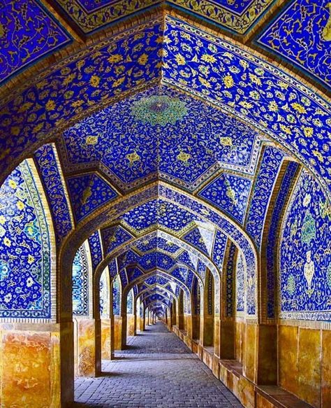 Courtyard Architecture, Iranian Architecture, Persian Architecture, Iran Travel, Mosque Architecture, Blue Mosque, Beautiful Mosques, Iranian Art, Islamic Architecture