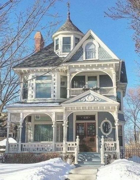 Victorian Homes Small Tiny Cottages, Old Victorian Homes Exterior, Small Victorian Homes Floor Plans, Cute Victorian House, Goblincore House, Small Victorian Homes, Blue Victorian House, Small Victorian Home, Bloxburg Victorian House