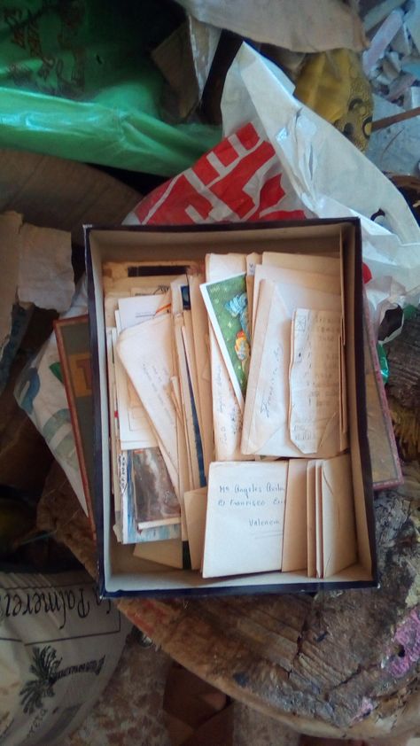 A box of letters, cards and postcards. Maybe some 'photos - I didn´t rummage. Box Of Letters Aesthetic, Box Of Love Letters, Box Of Memories Aesthetic, Handwritten Letters Aesthetic, Box Of Letters, Box Of Memories, Letters Aesthetic, Letter Box Gift, Memories Aesthetic