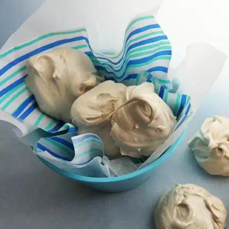 Sea Foam Candy, Foam Candy, Divinity Recipe, Divinity Candy, Beach Treats, Candy Brown, Candy Recipe, Meringue Cookies, Sugar Candy