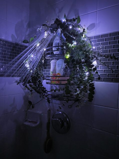 DIY: Enchanting Shower Gothic Shower Ideas, Eucalyptus Bathroom Theme, Fairy Garden Bathroom Ideas, Cool Shower Heads, Shower Vibes Aesthetic, Jungle Theme Bathroom, Eucalyptus Bathroom Decor, Eucalyptus Shower Head, Spa Shower Ideas