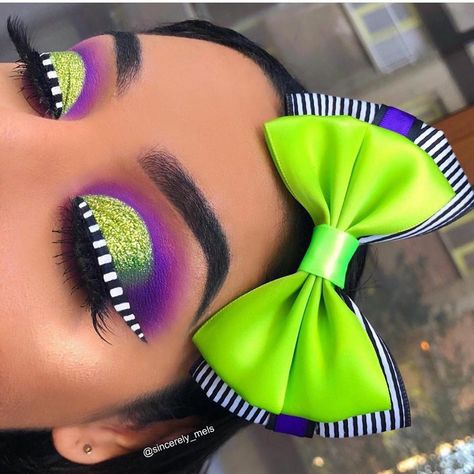 Aesthetic Eyeliner, Eyeliner And Eyeshadow, Fun Makeup Looks, Beetlejuice Makeup, Festive Makeup, How To Make Up, Makeup Morphe, Beetlejuice Halloween, Disney Makeup