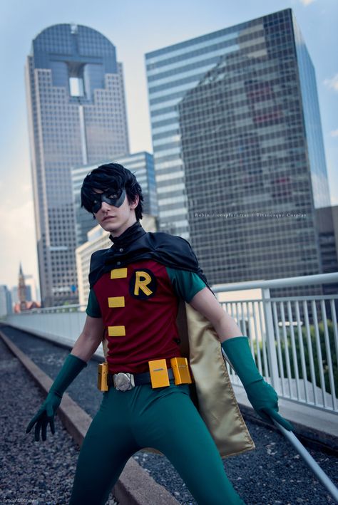 Robin Cosplay Teen Titans, Robin Teen Titans Costume, Robin Halloween Costume, Cosplay Robin, Titans Robin, Men Reference, Teen Titans Cosplay, Comicon Cosplay, Robin The Boy Wonder